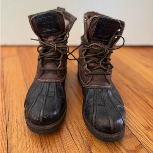 Frye Veronica Leather Duck
Boots Shearling Lining size 7